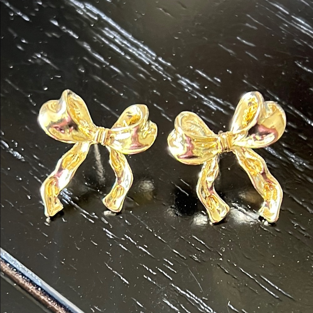 Gold Bow Earrings-NWT